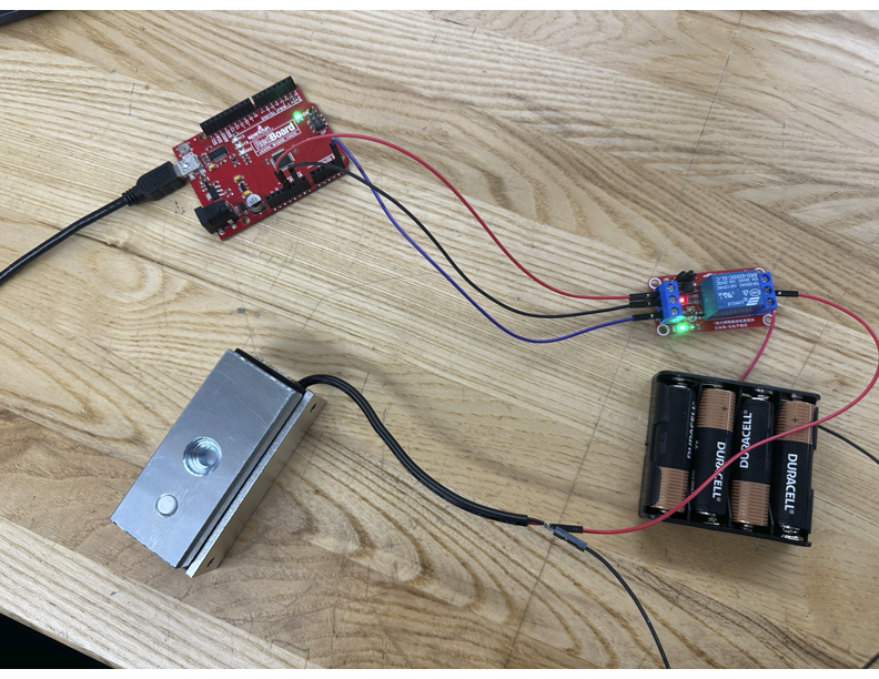 The electromagnetic lock driver circuit