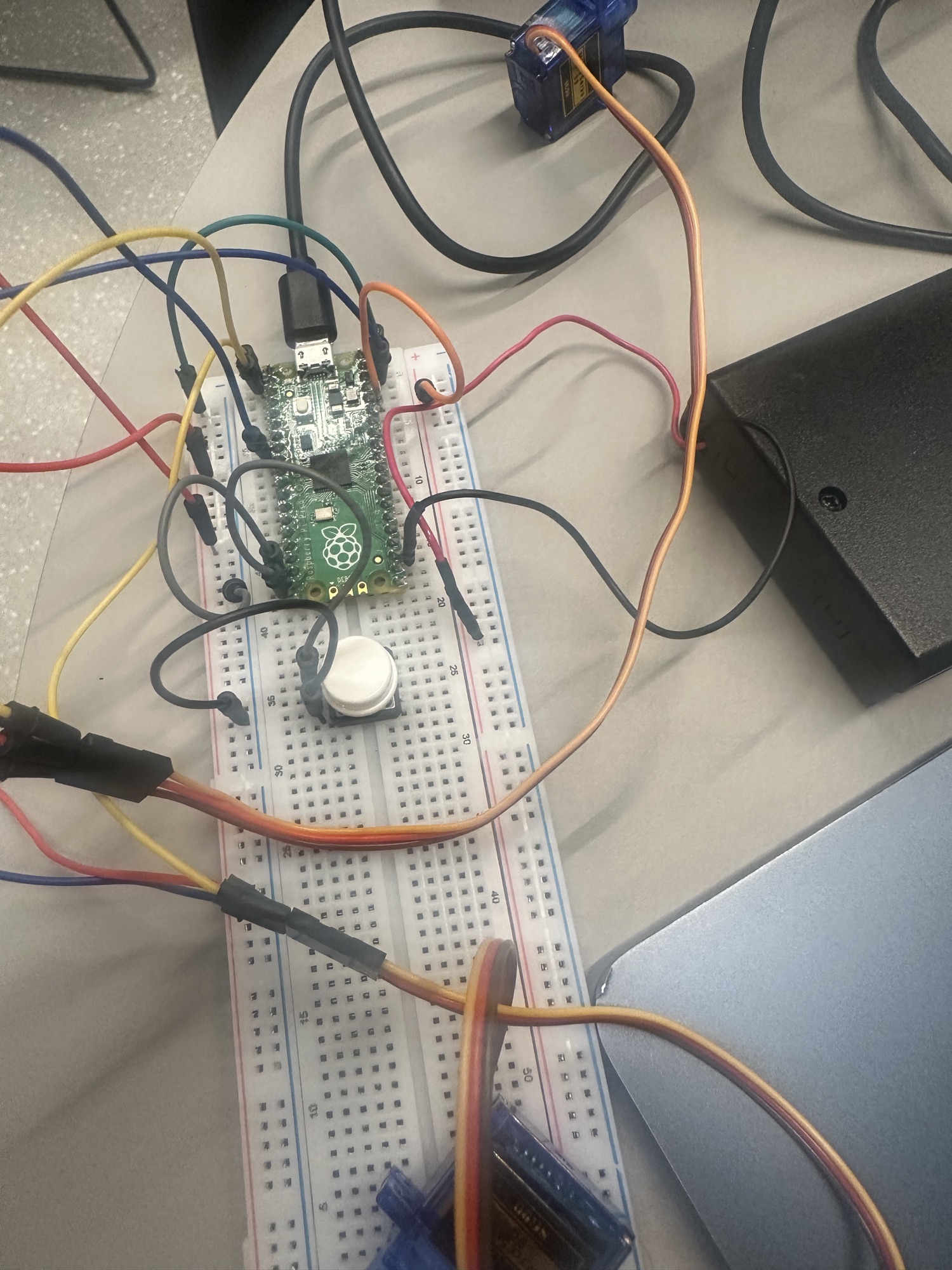 First breadboard prototype of the control circuit